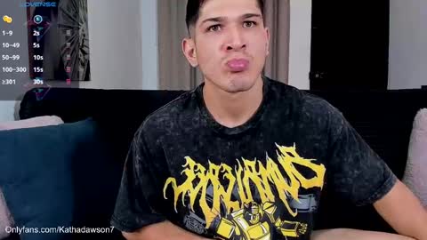 Snapshot of soyraydimarco_ chatting on October 2025 11:12:02 PM RayDimarco  independent model online show from October 2025 11:12:02 PM