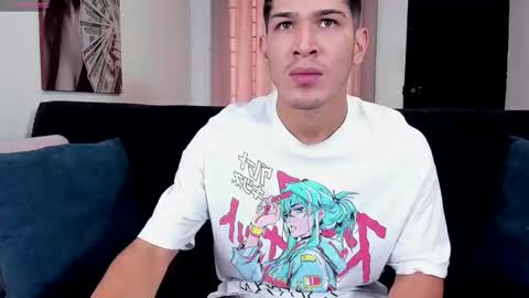 Snapshot of soyraydimarco_ chatting on October 2025 01:52:01 PM RayDimarco  independent model online show from October 2025 01:52:01 PM