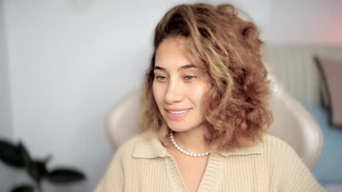 Snapshot of soytulu_ chatting on December 2024 03:47:02 AM brisa  s online show from December 2024 03:47:02 AM