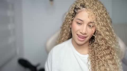 Snapshot of soytulu_ chatting on February 2025 02:29:02 PM brisa  s online show from February 2025 02:29:02 PM