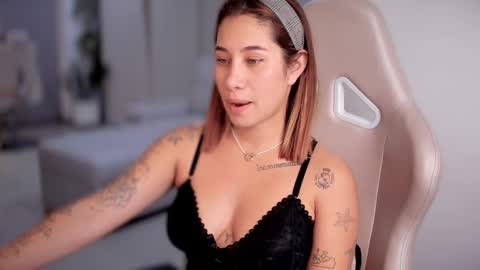 Snapshot of soytulu_ chatting on February 2025 01:00:02 AM brisa  s online show from February 2025 01:00:02 AM