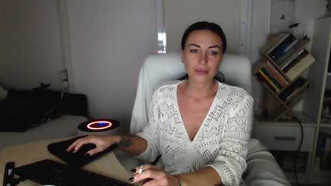 Carla online show from October 2025 03:53:01 PM