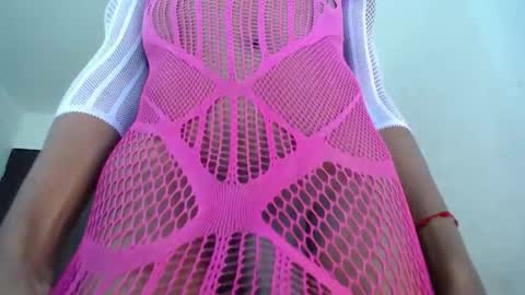 Reychell Millan  online show from October 2025 04:09:02 PM