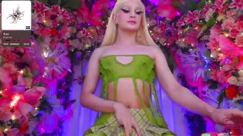 Snapshot of spicysluts chatting on January 2026 03:22:02 AM Alison Sharon online show from January 2026 03:22:02 AM