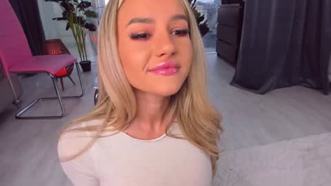 Anna online show from December 2024 10:17:02 AM