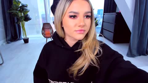 Anna online show from February 2025 12:16:01 PM