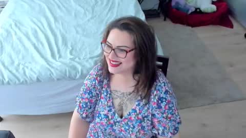 Kim online show from November 2025 10:14:02 AM