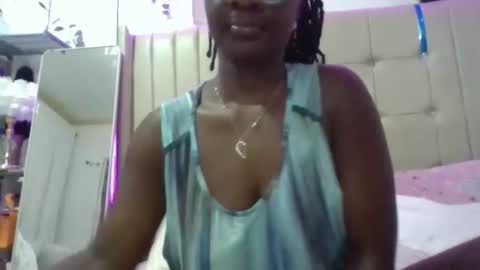 Snapshot of squirtbabey chatting on May 2026 05:43:02 PM Juicy online show from May 2026 05:43:02 PM