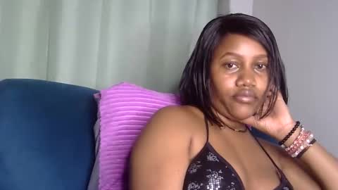 Snapshot of squirtqueen333 chatting on December 2024 08:00:01 PM shana online show from December 2024 08:00:01 PM