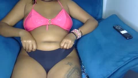 Snapshot of squirtqueen333 chatting on December 2024 07:01:02 PM shana online show from December 2024 07:01:02 PM