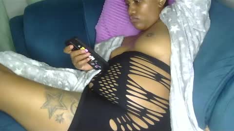 Snapshot of squirtqueen333 chatting on February 2025 01:37:01 AM shana online show from February 2025 01:37:01 AM