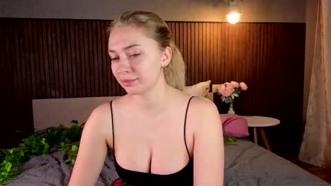 Kate online show from November 2025 01:21:02 PM