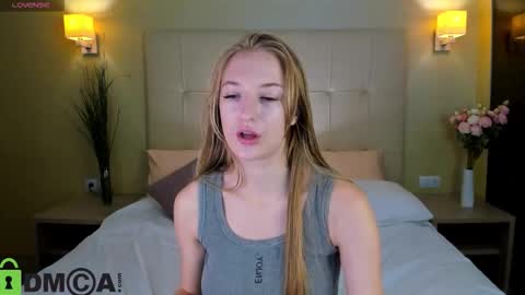 Snapshot of stacy_riiver chatting on September 2025 07:52:02 AM Stacy Mon Tue Wed Thu Fri Sun GMT GMT 3 1000am - 0400pm  online show from September 2025 07:52:02 AM