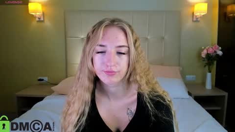 Snapshot of stacy_riiver chatting on September 2025 07:55:02 AM Stacy Mon Tue Wed Thu Fri Sun GMT GMT 3 1000am - 0400pm  online show from September 2025 07:55:02 AM