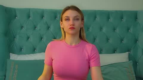 Snapshot of stacyevancesss chatting on May 2026 06:37:01 PM StacyEvances online show from May 2026 06:37:01 PM