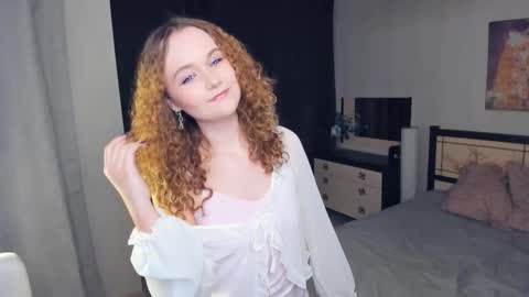 Snapshot of stacyroller chatting on February 2026 05:41:01 PM Violet online show from February 2026 05:41:01 PM