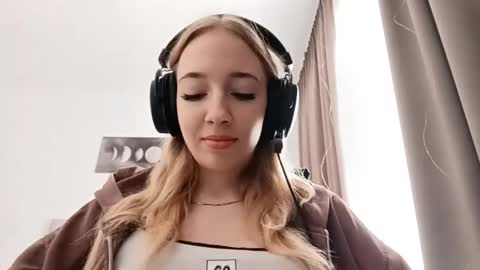 Mila online show from February 2026 06:09:01 AM