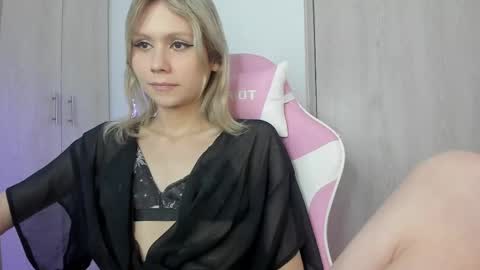 Snapshot of starmoonly chatting on June 2026 11:44:01 PM starmoonly online show from June 2026 11:44:01 PM