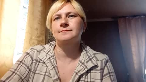 Snapshot of starvibe1010 chatting on May 2026 10:11:02 AM Helen online show from May 2026 10:11:02 AM