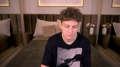 Esrefan online show from February 2026 07:53:02 PM