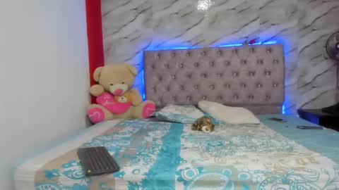 stefany_andruw online show from October 2025 08:31:01 PM