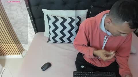 stefany_pablo1 online show from February 2025 12:16:01 PM