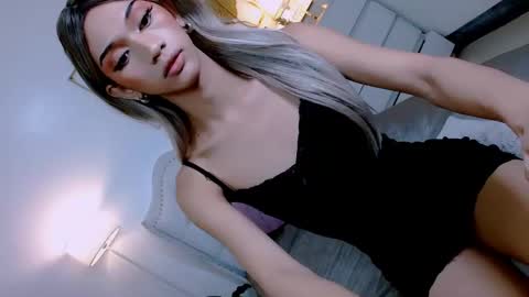 Snapshot of steffani_deluxe chatting on December 2024 05:23:01 AM STEF online show from December 2024 05:23:01 AM