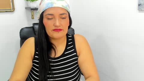 Snapshot of stefy_cg chatting on May 2026 04:01:01 PM Stefy online show from May 2026 04:01:01 PM