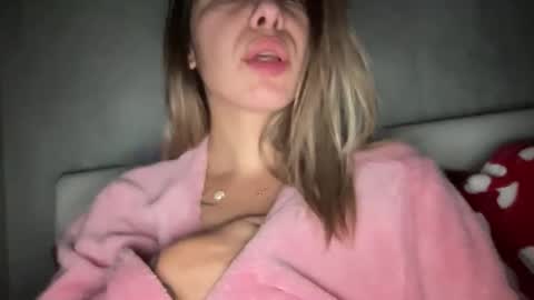 stefy_glow online show from November 2025 10:48:01 PM