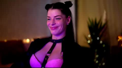 Stella online show from February 2025 07:06:02 AM