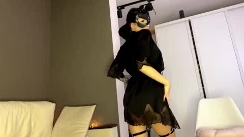 stellaqt online show from November 2025 09:00:02 AM