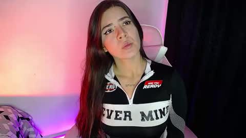 Emma online show from November 2025 08:11:02 PM