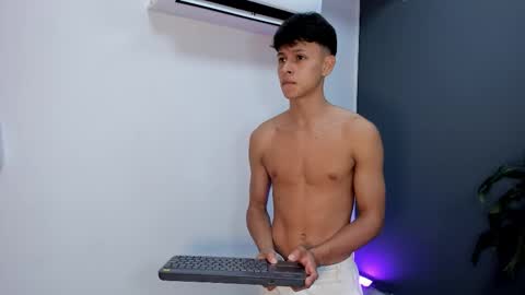 Stephane Rouss online show from November 2025 08:11:01 PM