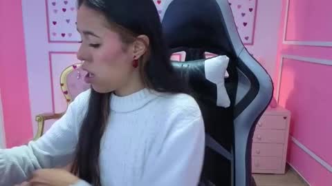 Stephania online show from October 2025 12:28:01 PM