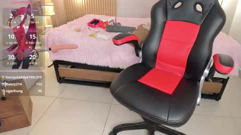 Stephany online show from December 2025 03:27:02 PM