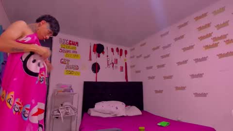 Snapshot of stevenfortaniax chatting on October 2025 04:44:02 AM TANIA-STEVEN online show from October 2025 04:44:02 AM