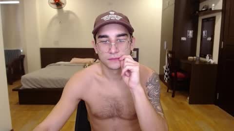 Alex   online show from January 2025 03:32:02 AM