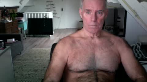 Snapshot of stevetwo chatting on December 2024 10:03:01 AM stevetwo online show from December 2024 10:03:01 AM