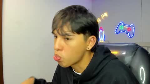 Stiwen online show from October 2025 02:32:02 PM