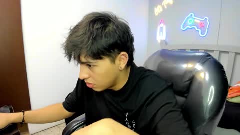 Stiwen online show from November 2025 08:23:02 PM