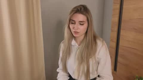 Luna online show from November 2025 03:12:02 PM