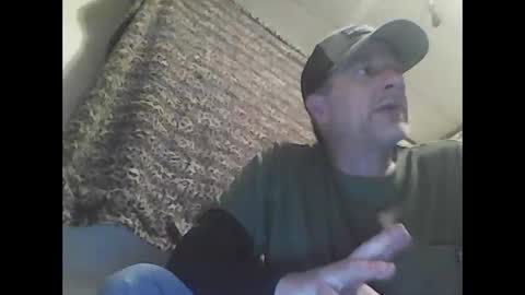 Snapshot of straightmaletouse chatting on April 2026 04:39:01 AM straightmaletouse online show from April 2026 04:39:01 AM