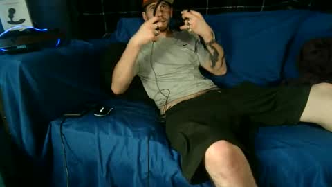 straitpipermann22 online show from December 2025 07:43:01 PM