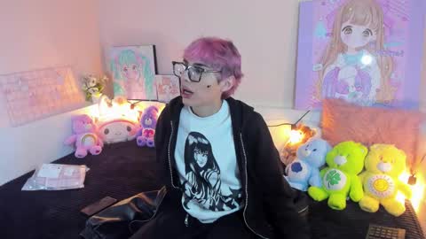 strawberry_kitty_ online show from November 2025 04:05:01 AM