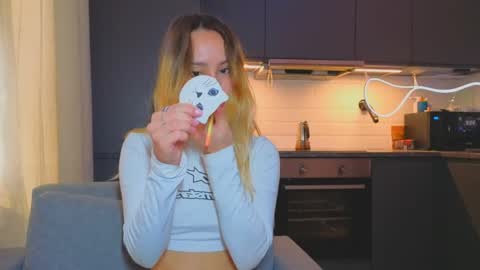 Tati and Lola online show from April 2026 08:50:01 AM