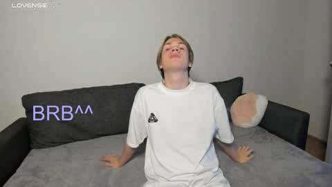 Snapshot of streis_mua chatting on November 2025 07:01:02 PM Streis open pvt online show from November 2025 07:01:02 PM