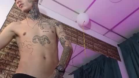 stuart_boy_ online show from October 2025 04:11:01 AM