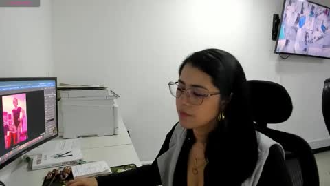 studcb_ online show from November 2025 03:45:02 PM