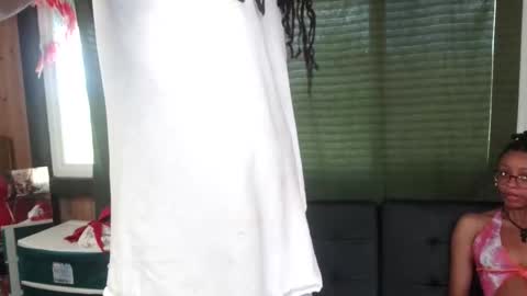 StudioWahines online show from December 2025 10:39:02 PM