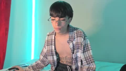 Snapshot of submissive_boyy_ chatting on December 2024 07:22:01 PM nico online show from December 2024 07:22:01 PM